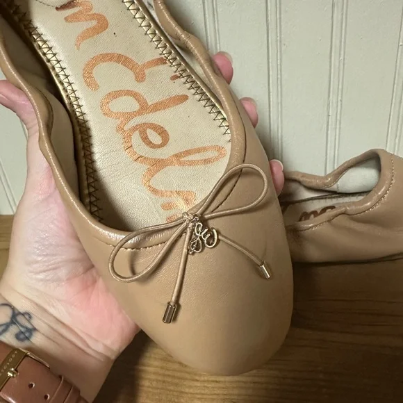 Sam Edelman Women's Nude Scalloped Flats - Picture 4 of 9